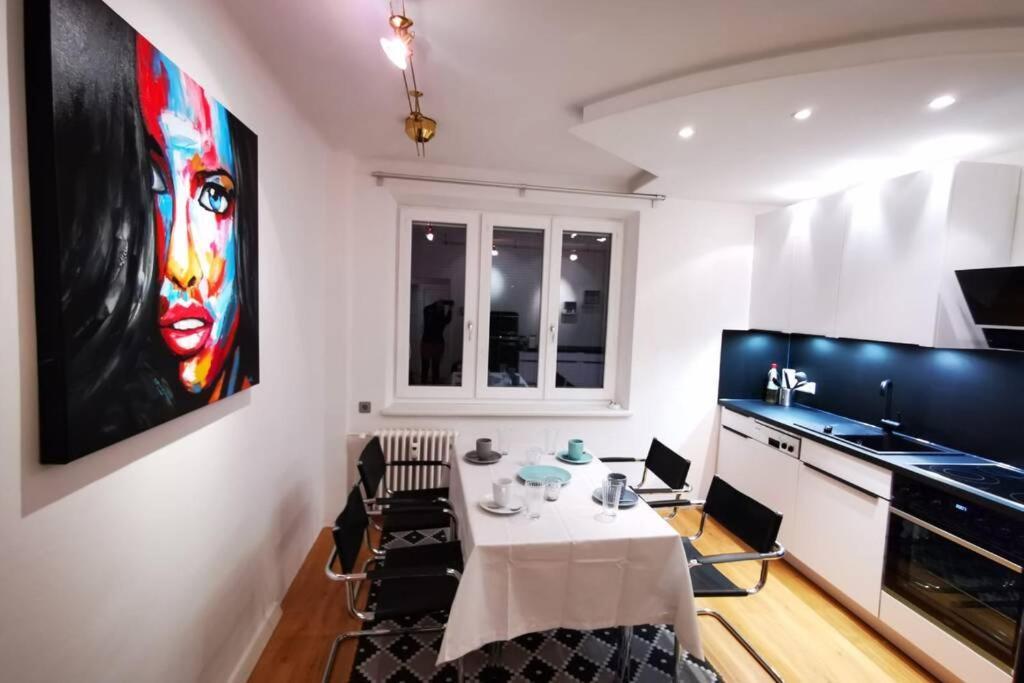 Charmante Zentrumswohnung mit Balkon und 80 zoll TV Klagenfurt am Wörthersee Exterior foto