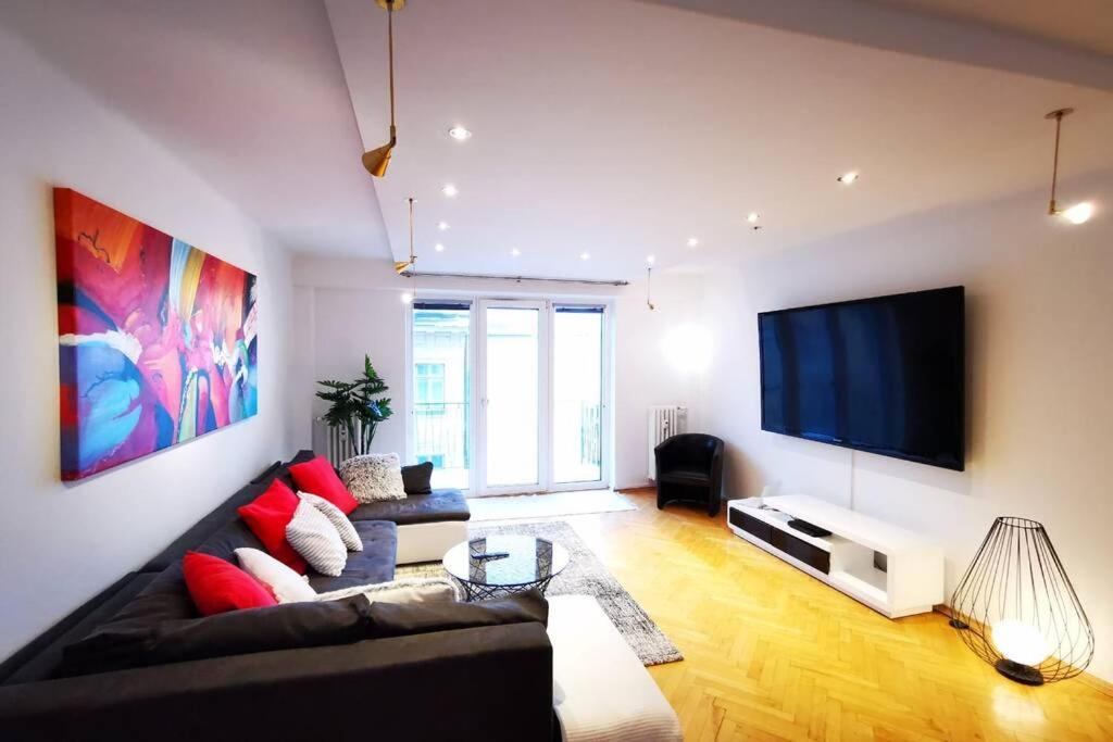 Charmante Zentrumswohnung mit Balkon und 80 zoll TV Klagenfurt am Wörthersee Exterior foto
