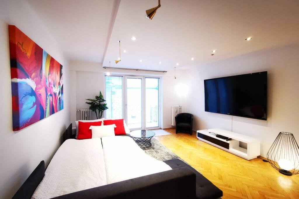 Charmante Zentrumswohnung mit Balkon und 80 zoll TV Klagenfurt am Wörthersee Exterior foto
