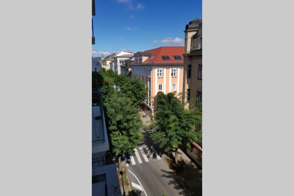 Charmante Zentrumswohnung mit Balkon und 80 zoll TV Klagenfurt am Wörthersee Exterior foto