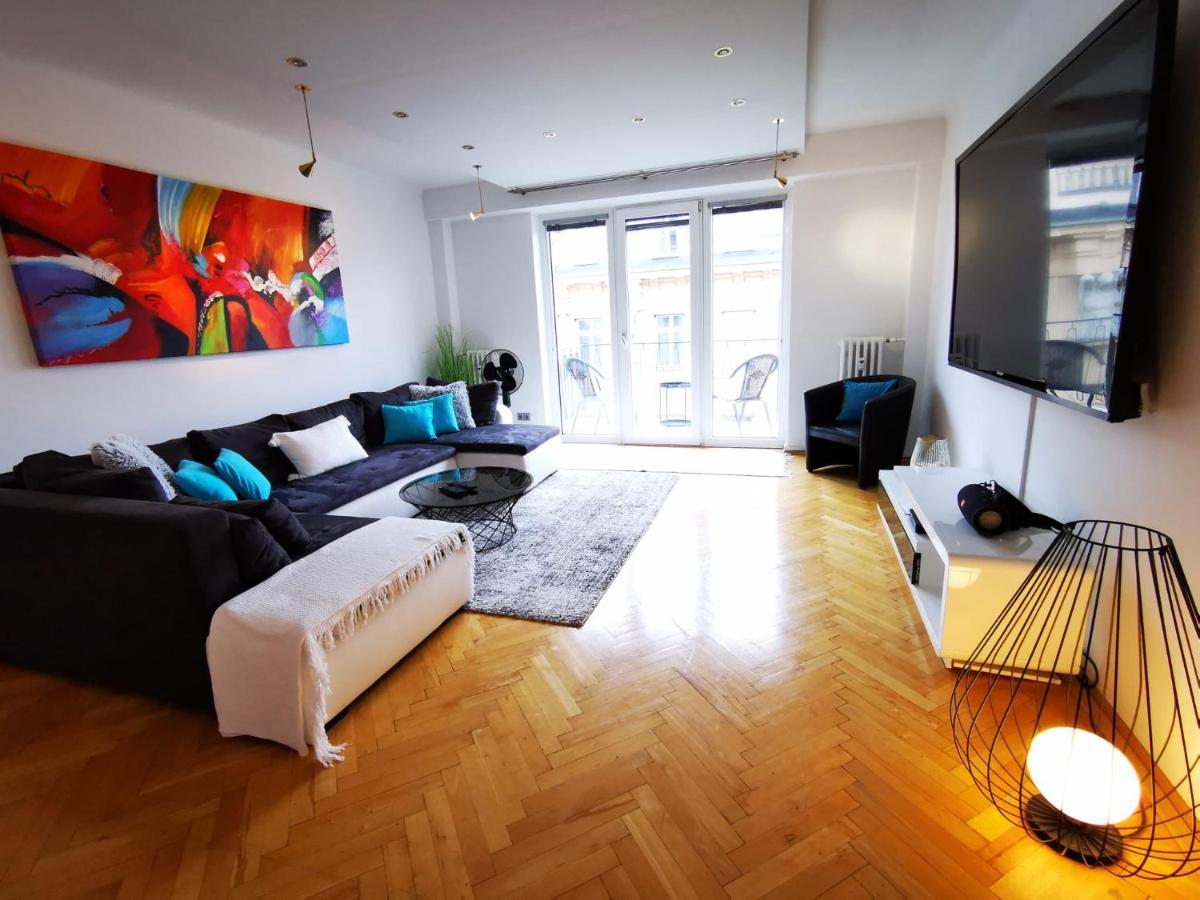 Charmante Zentrumswohnung mit Balkon und 80 zoll TV Klagenfurt am Wörthersee Exterior foto