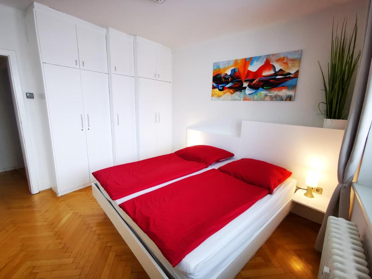 Charmante Zentrumswohnung mit Balkon und 80 zoll TV Klagenfurt am Wörthersee Exterior foto