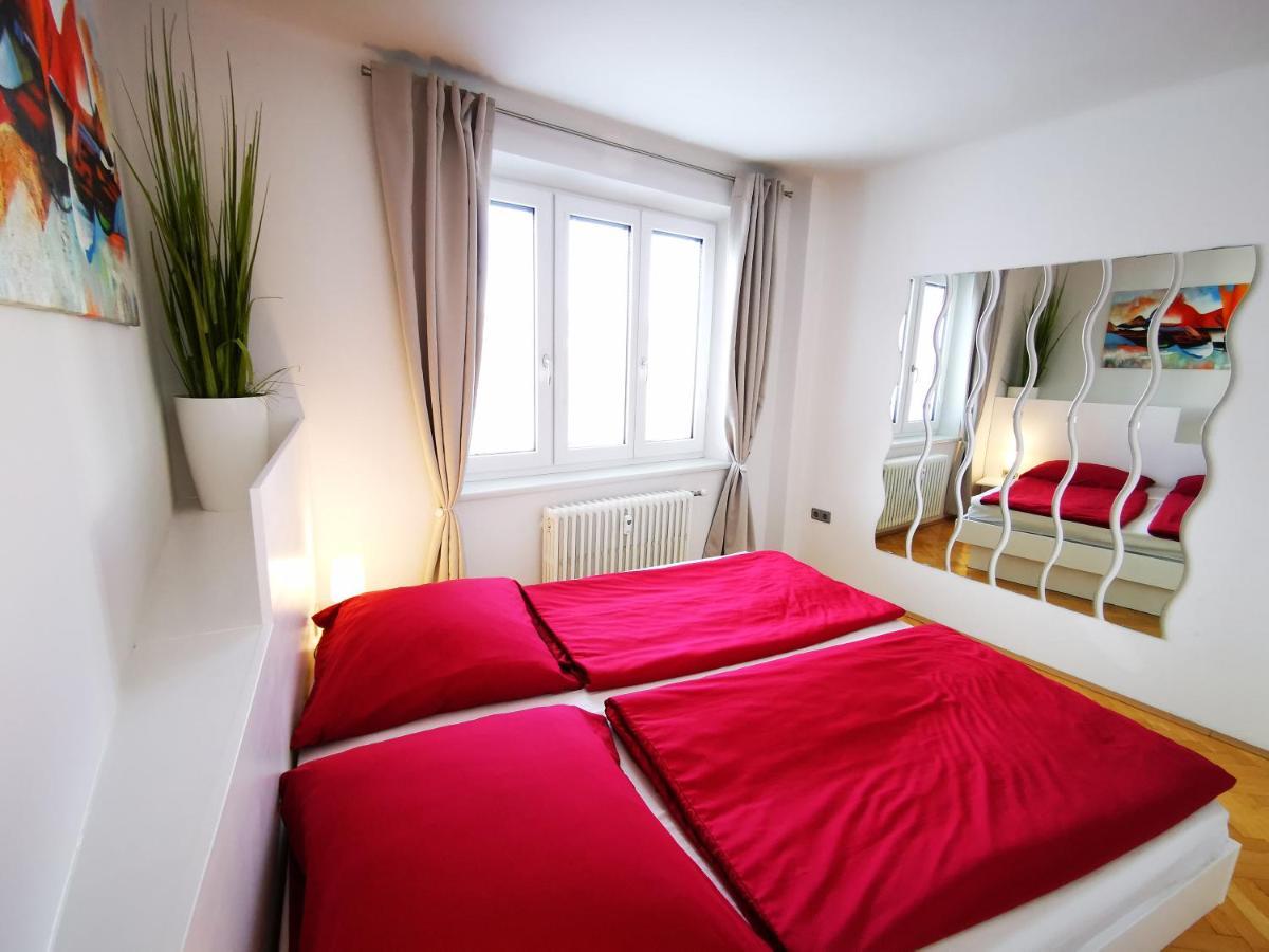 Charmante Zentrumswohnung mit Balkon und 80 zoll TV Klagenfurt am Wörthersee Exterior foto